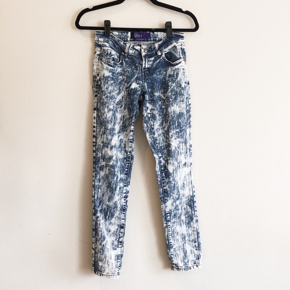 Max Azria x Miley Cyrus • Acid Wash Jeans - Picture 2 of 5